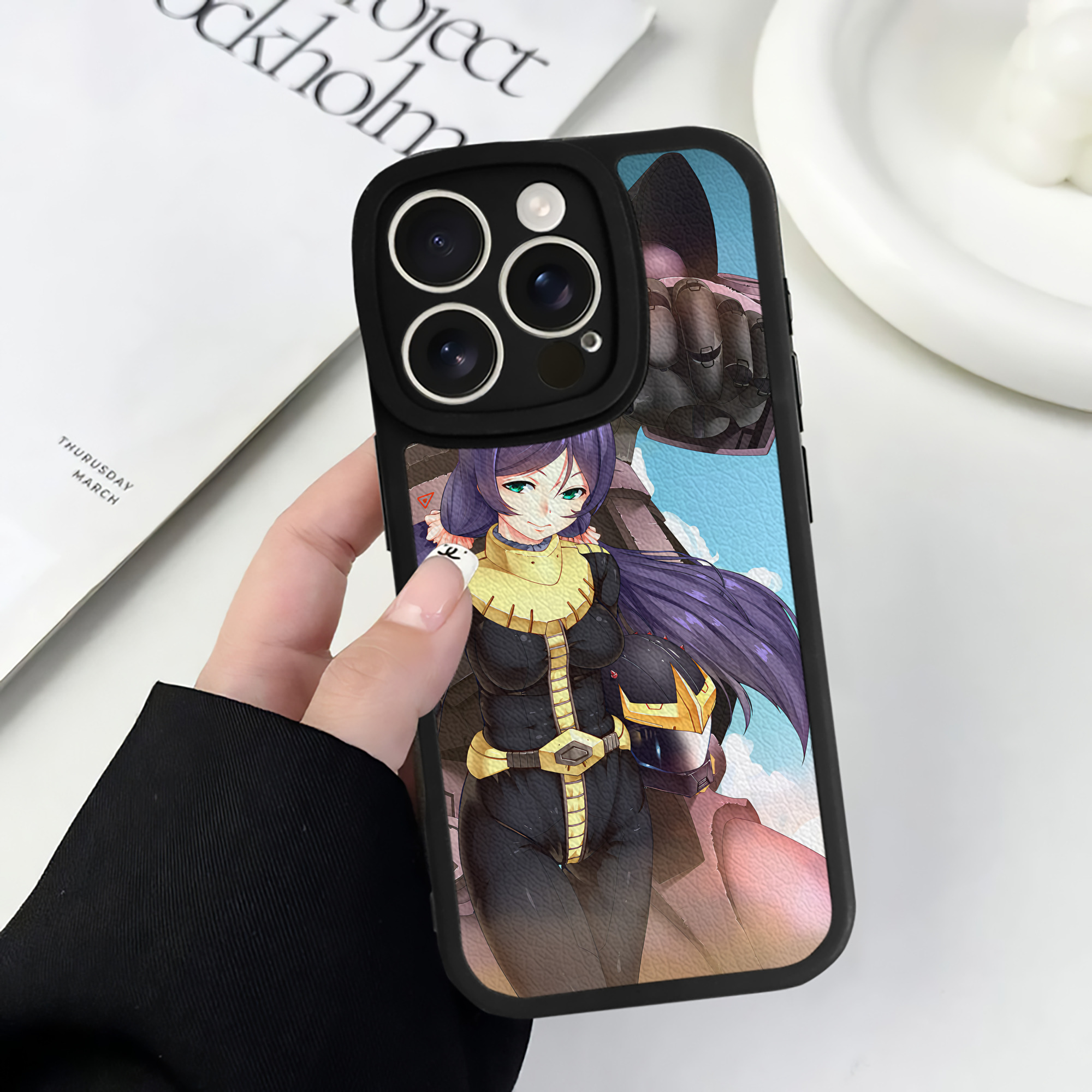 （画像用） 機動戦士ガンダム Mobile Suit Gundam 【iPhone 16シリーズ対応】シリコンスマホケース（レザー調） 材質：シリコン